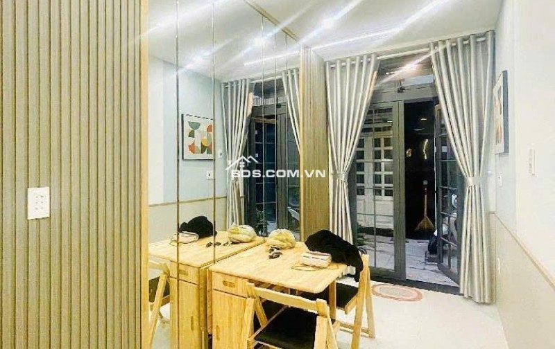 Nhà 3 tầng Tân Bình, hẻm Lạc Long Quân, 18m2, 2PN, 3WC, sổ hồng, giá 2.8 tỷ - Cơ hội an cư lý tưởng